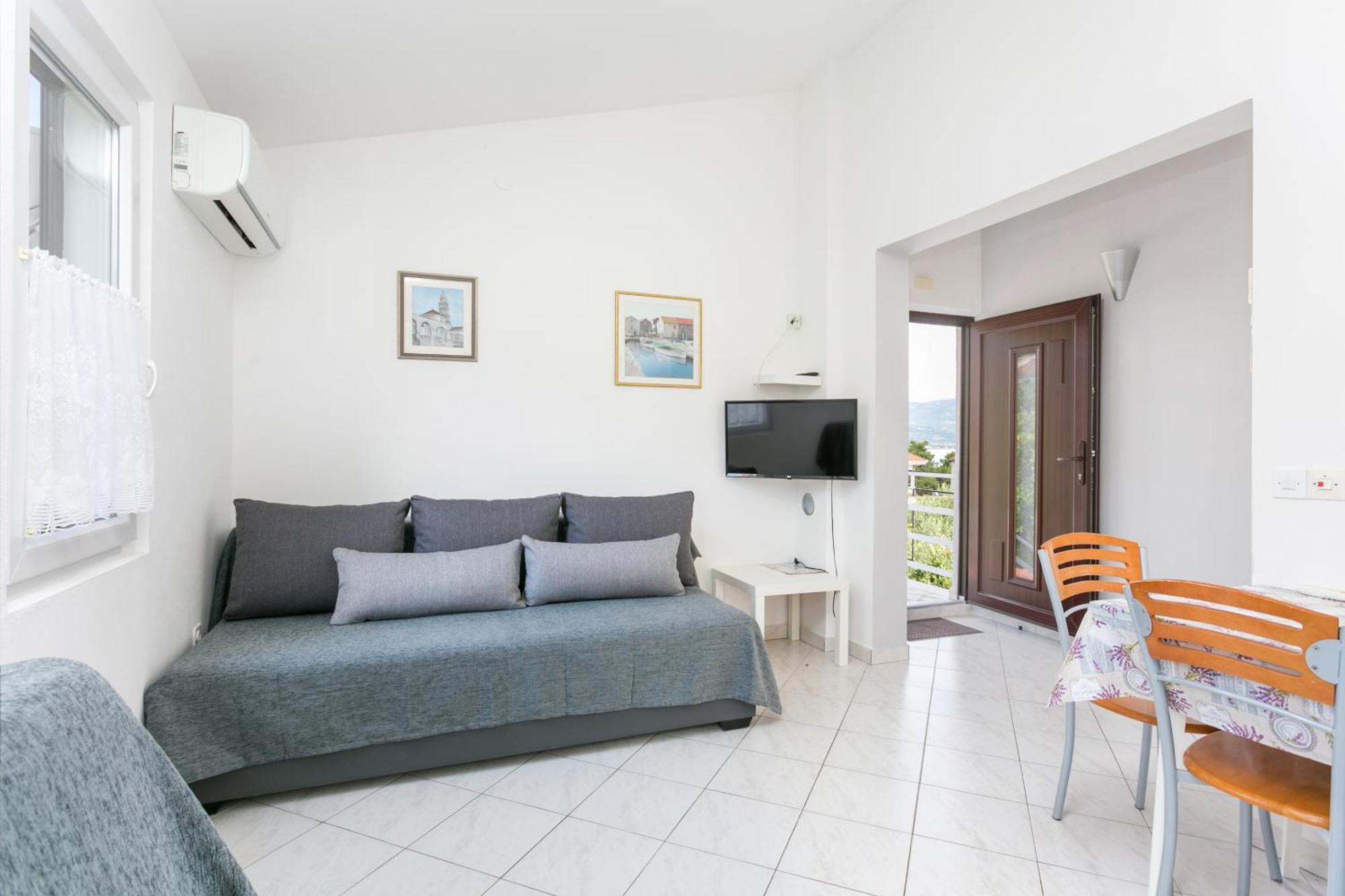 Apartments By The Sea Slatine, Ciovo - 6000 Cameră foto