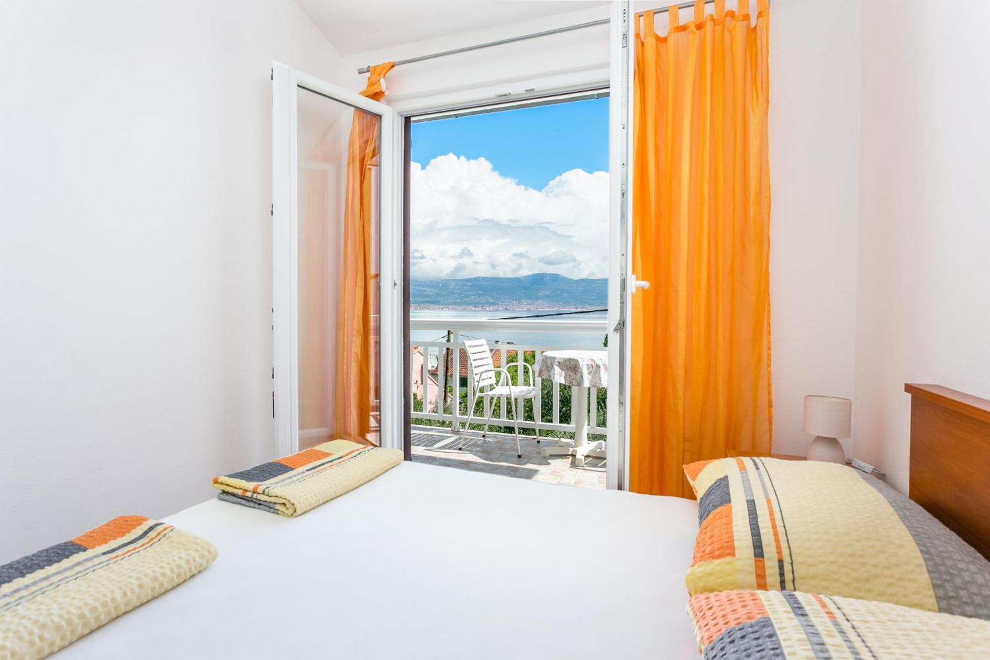 Apartments By The Sea Slatine, Ciovo - 6000 Cameră foto